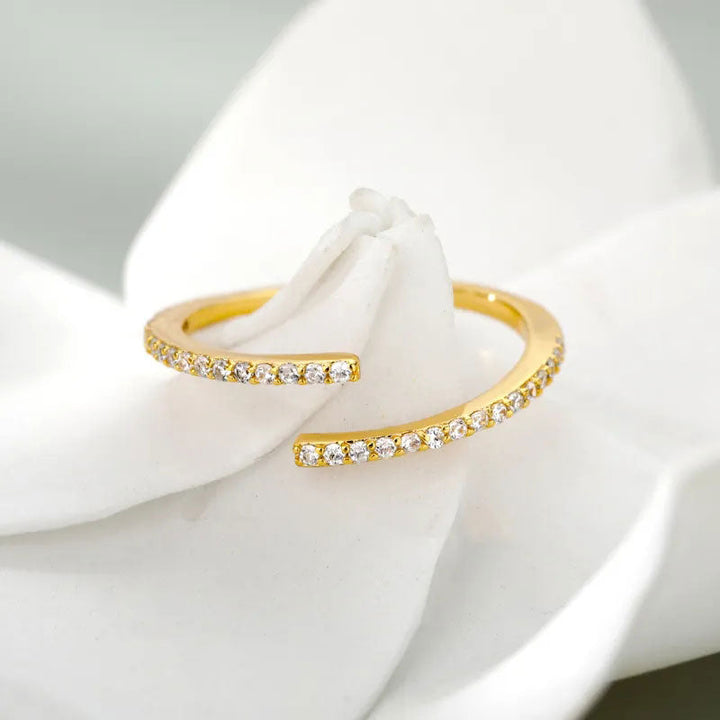 Evelyn | Classic Zirconia Ring 18K Gold