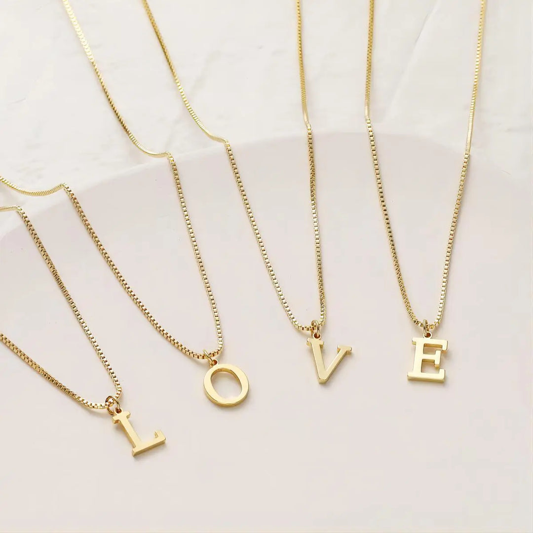 Evelyn | Initials Necklace in 18K Gold