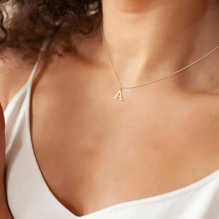 Evelyn | Initials Necklace in 18K Gold