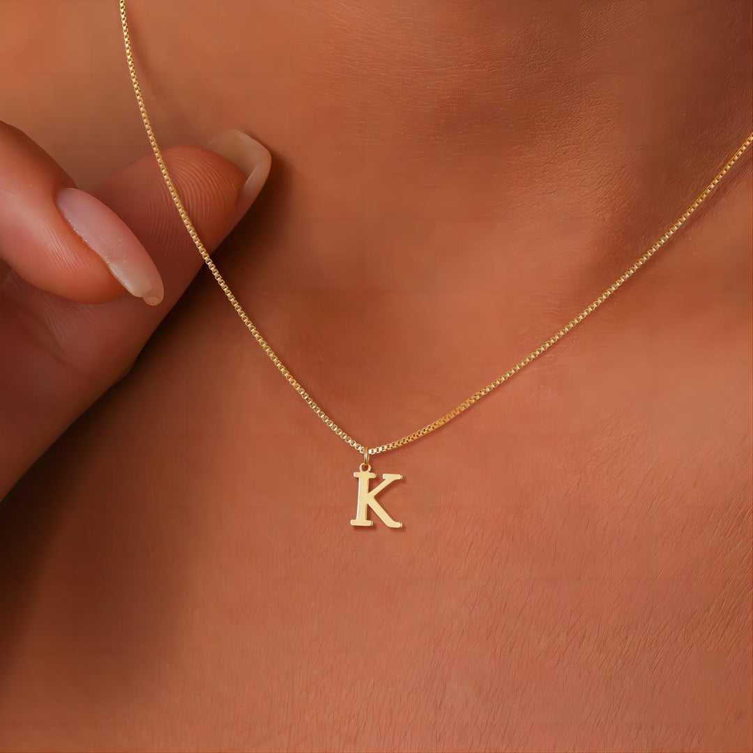 Evelyn | Initials Necklace in 18K Gold