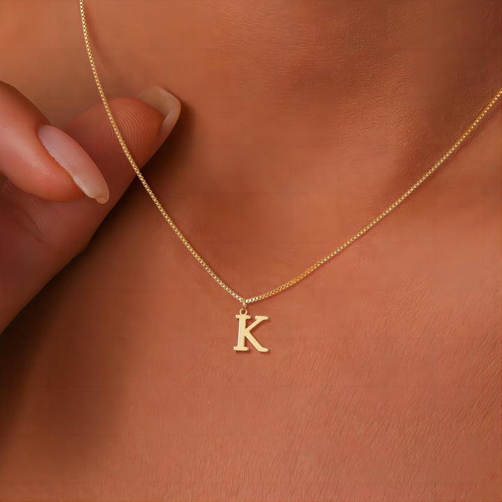 Evelyn | Initials Necklace in 18K Gold