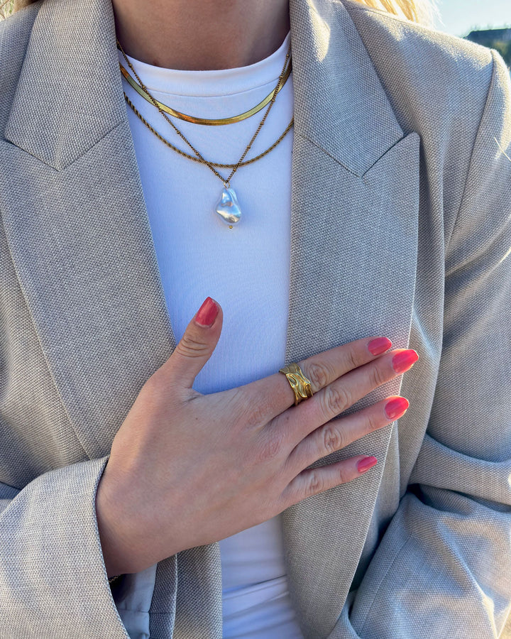 Evelyn | Big Ring 18K Gold