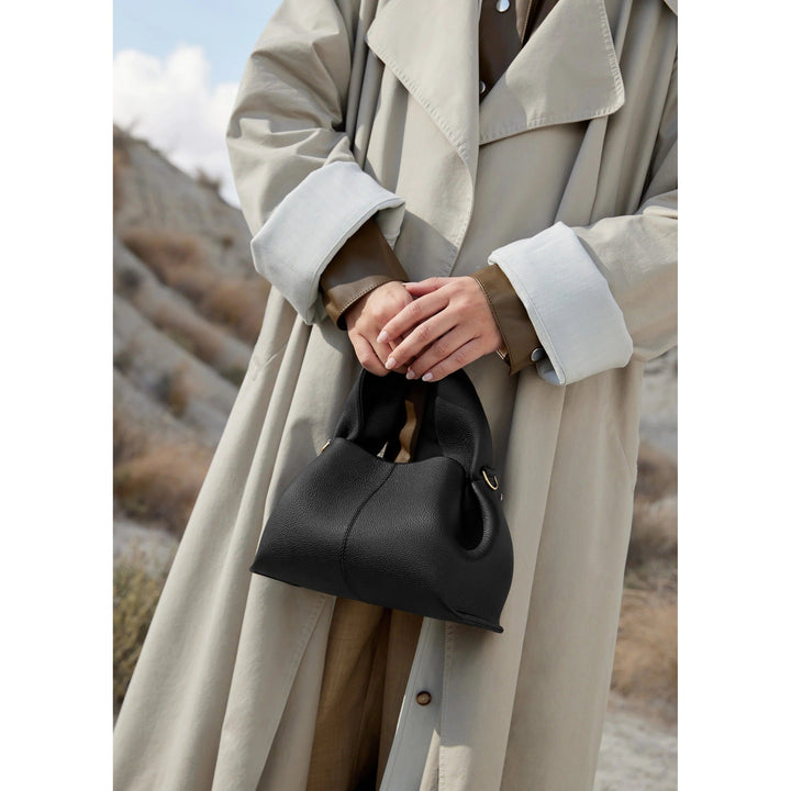 Evelyn | Stylish Travel Companion