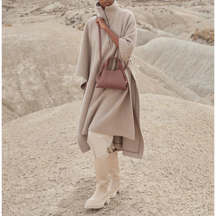 Evelyn | Stylish Travel Companion