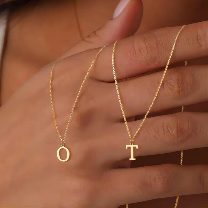Evelyn | Initials Necklace in 18K Gold